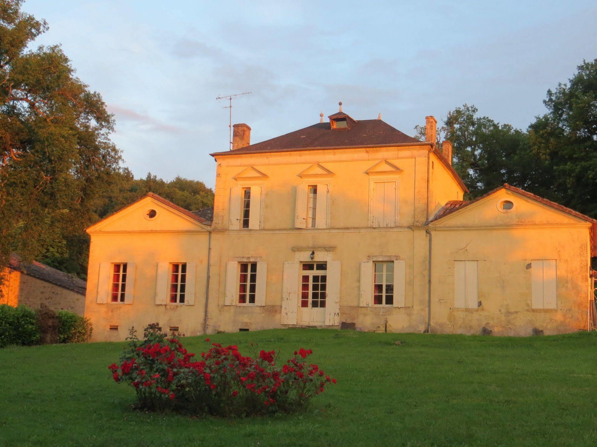 Aux Trois Fontaines Bed & Breakfast Eynesse Dış mekan fotoğraf